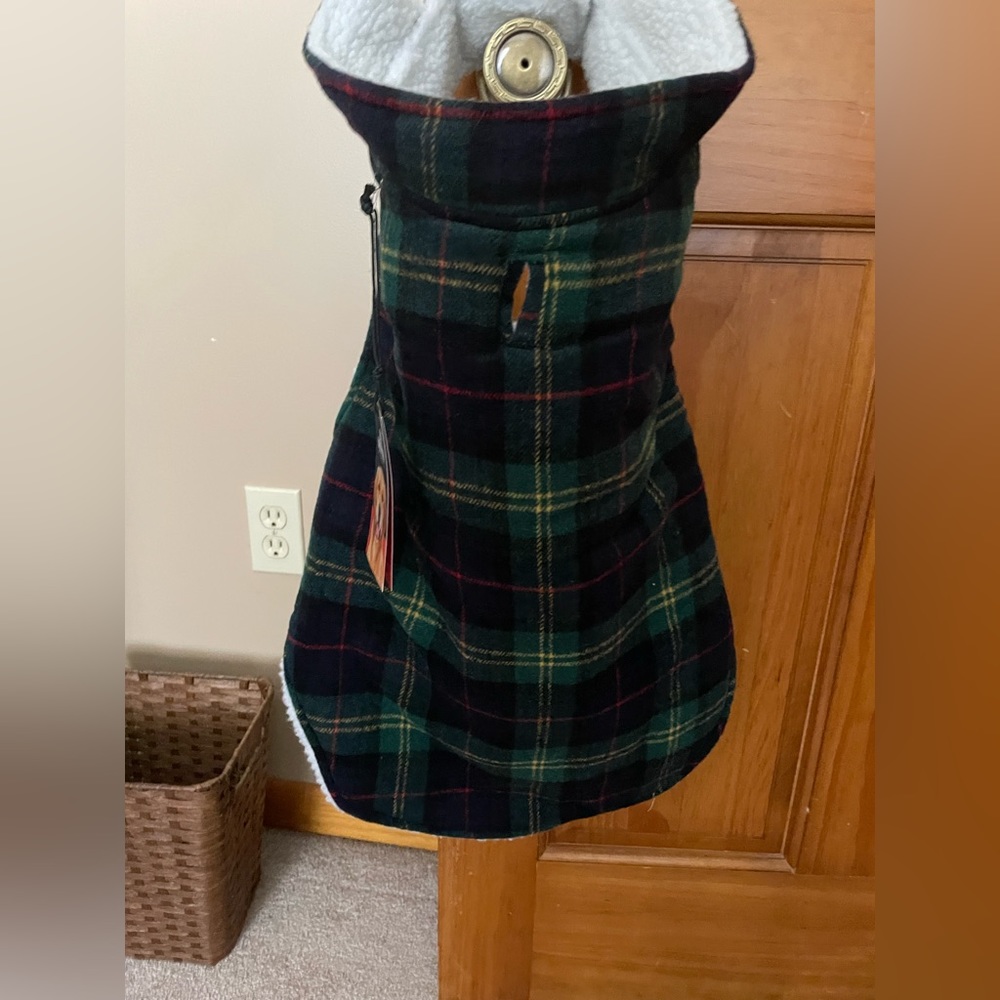 Large Sherpa dog vest. Green plaid. New with tags.